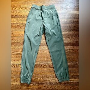 NWOT Members Mark Travel Jogger Olive Green Size Small